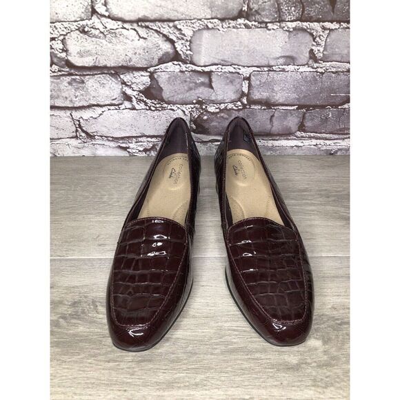Clarks Collection Burgundy Patent Slip On Croc-Embossed Loafers Women Sz 9.5M US - Picture 13 of 16